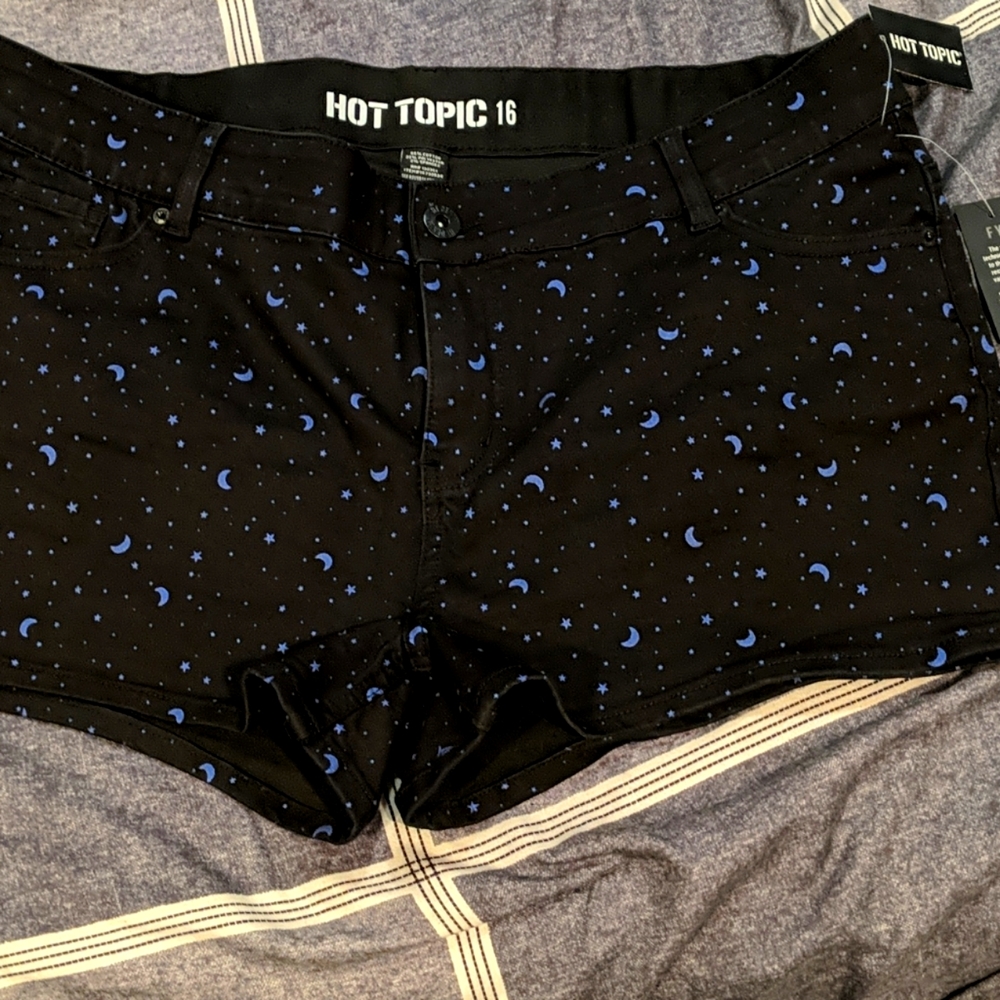 [NWT] moon stars curvy shorts plus 16